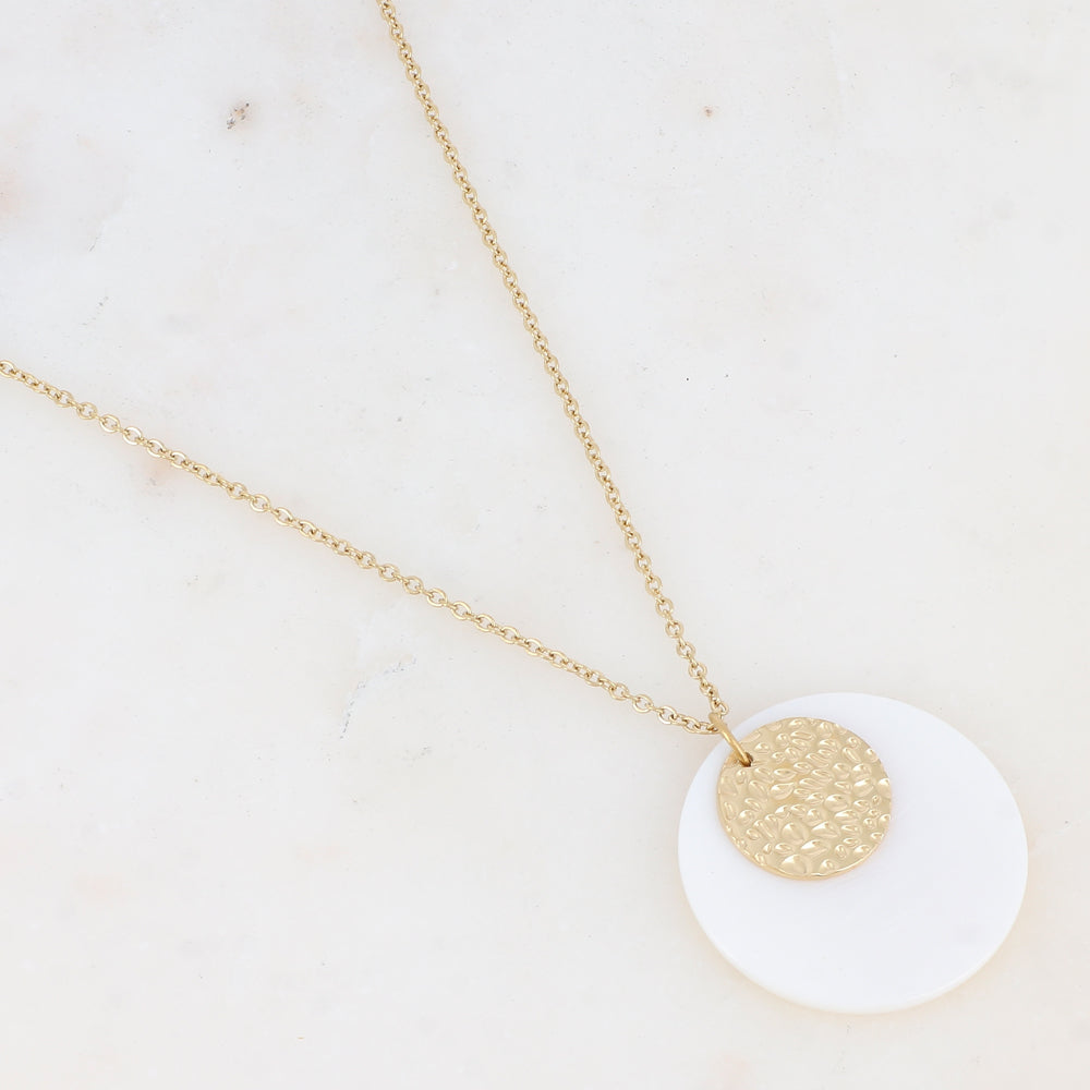 Collier avec pièce ronde martelée et nacre (45+5CM)