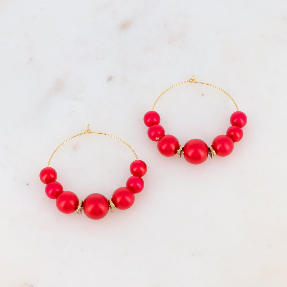 Créoles avec 7 perles en résine Diamètre : 4,5 cm.