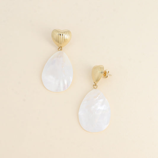 Boucles pendantes - cœur strié et goutte nacrée 25x55 mm