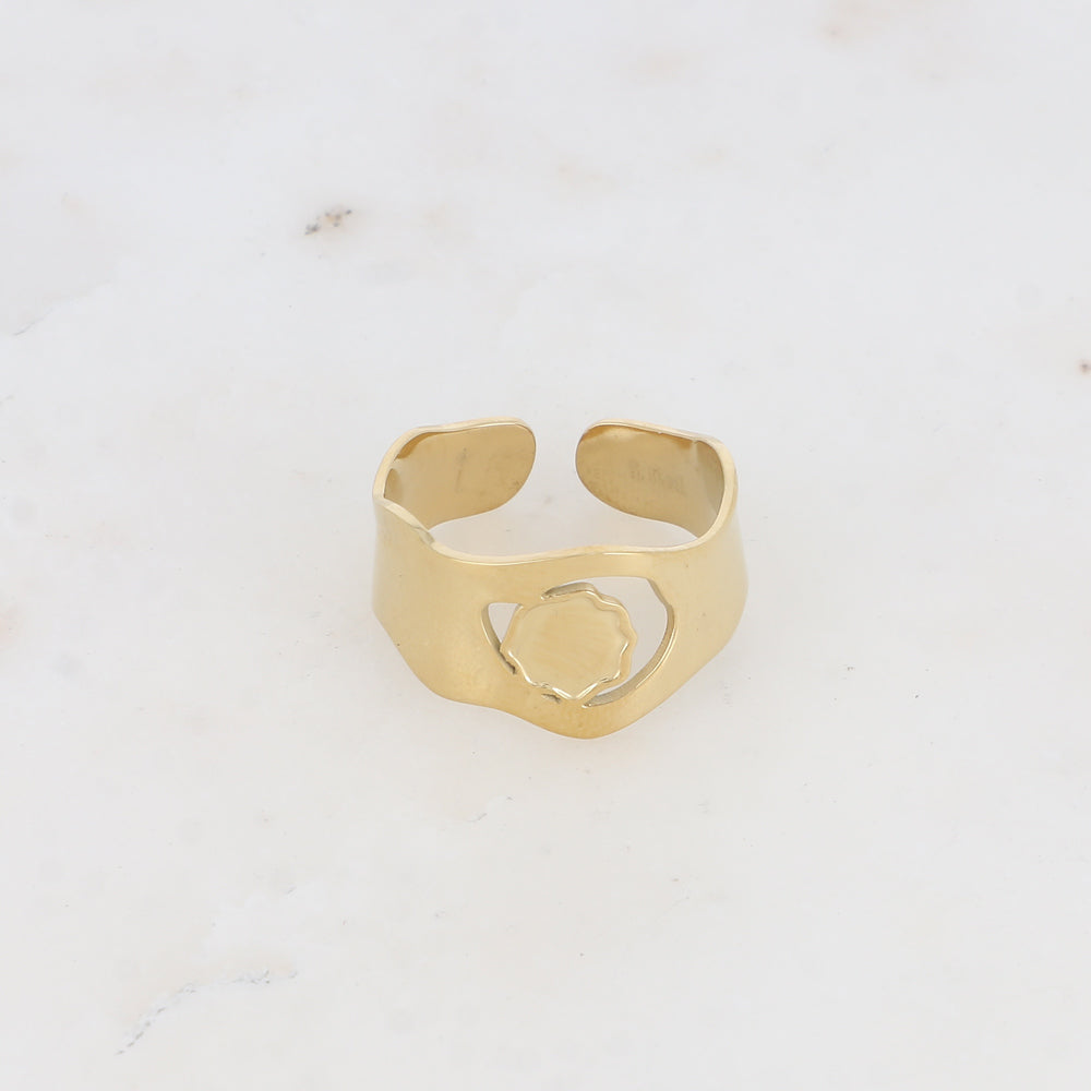 Bague avec pièce géométrique ondulée