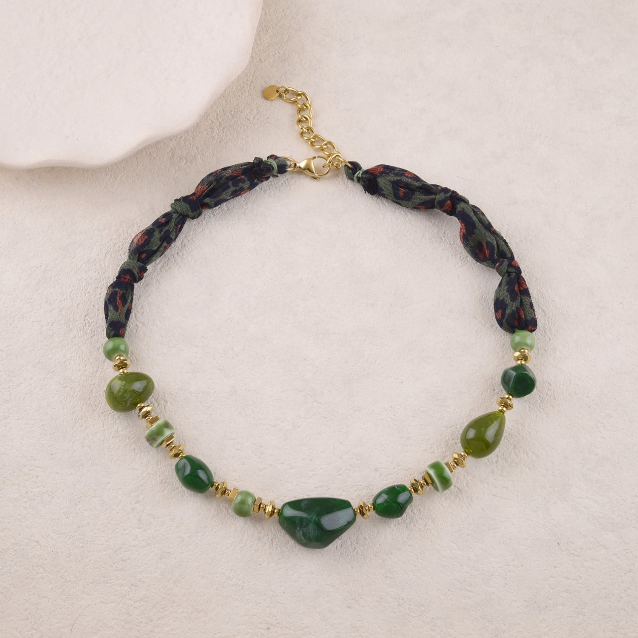 Collier en tissu avec perles en résine, perles en céramique (43+5CM)