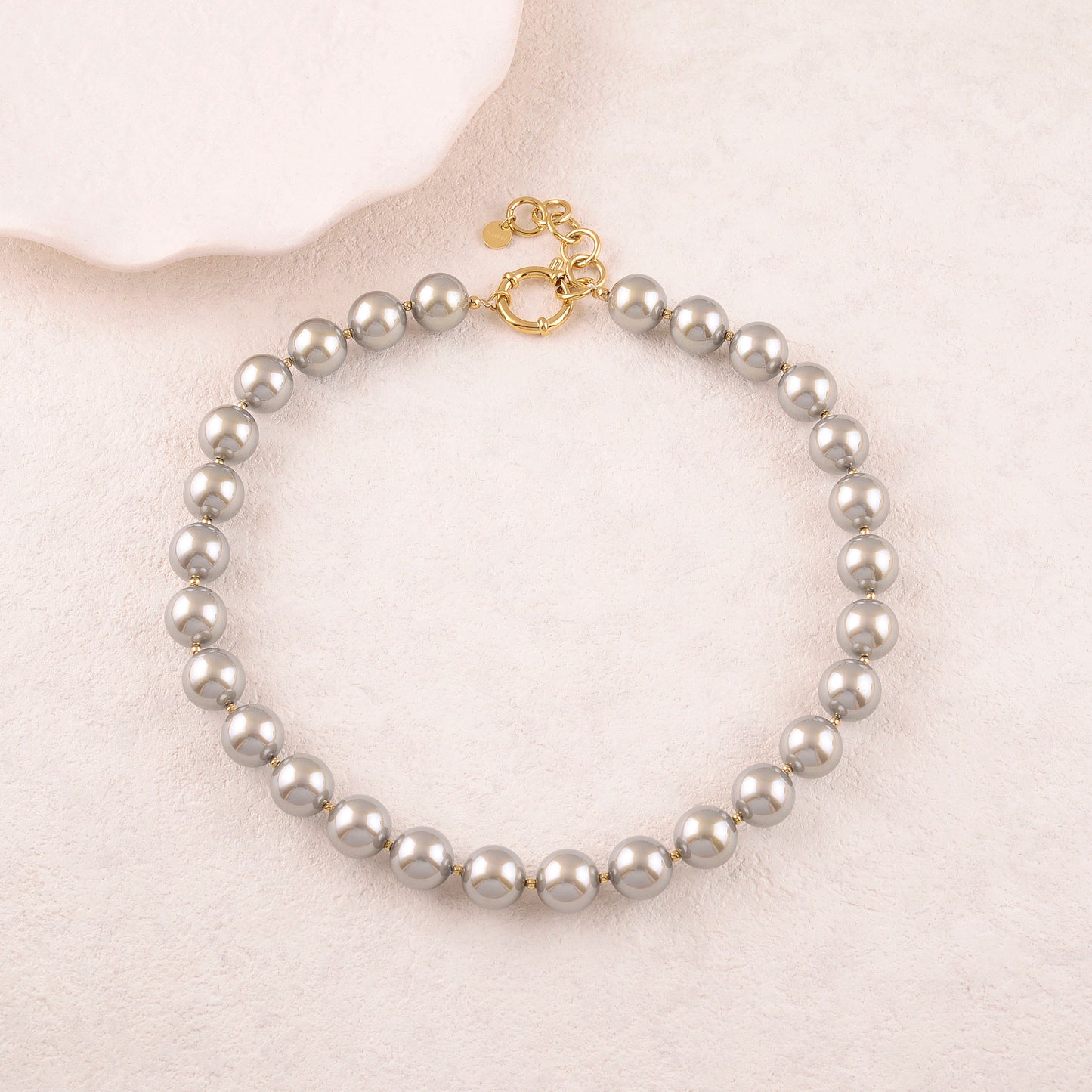 Collier avec perles en résine effet nacré - Diamètre perle : 1,2 cm