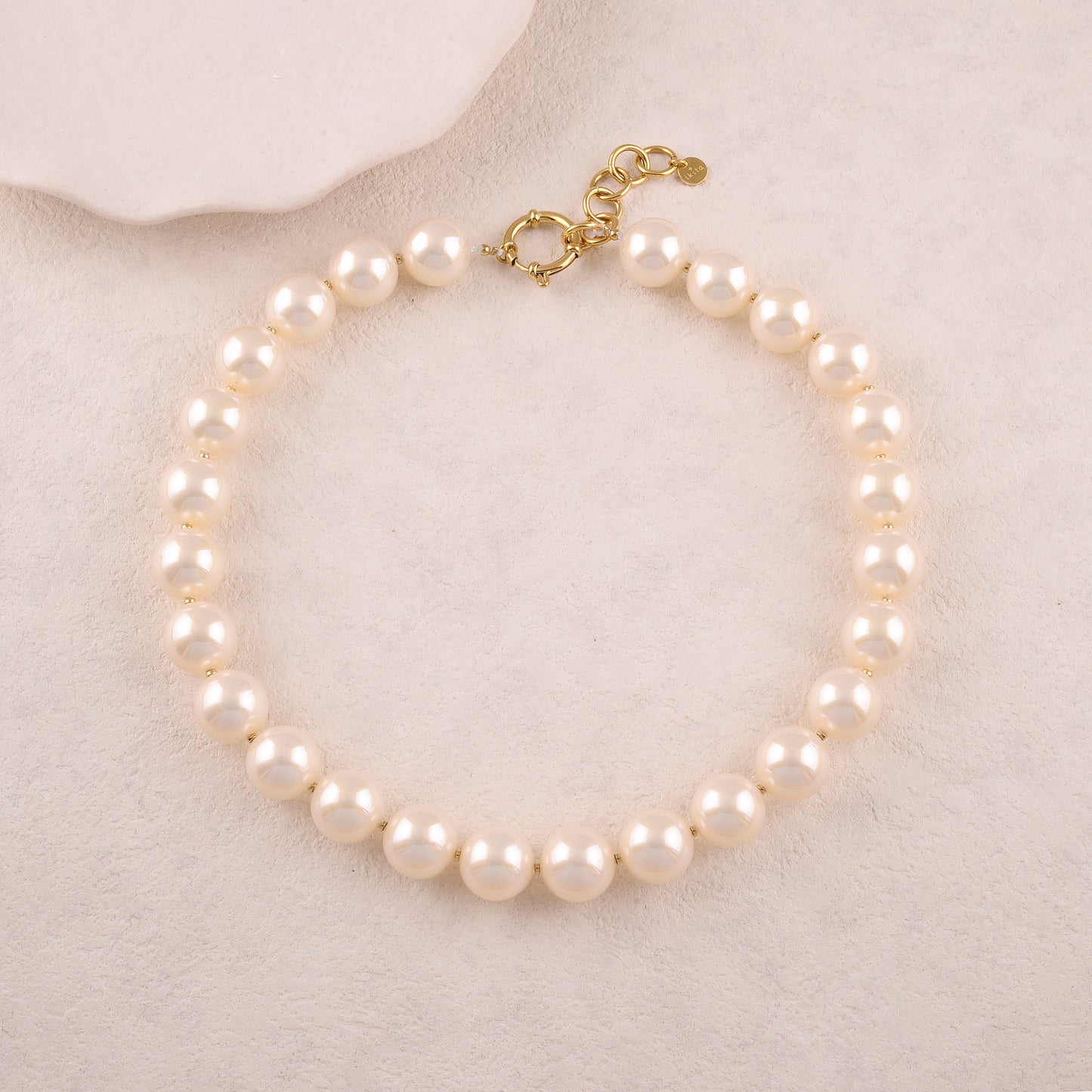 Collier avec perles en résine effet nacré - Diamètre perle: 1,4 cm (41+5CM)