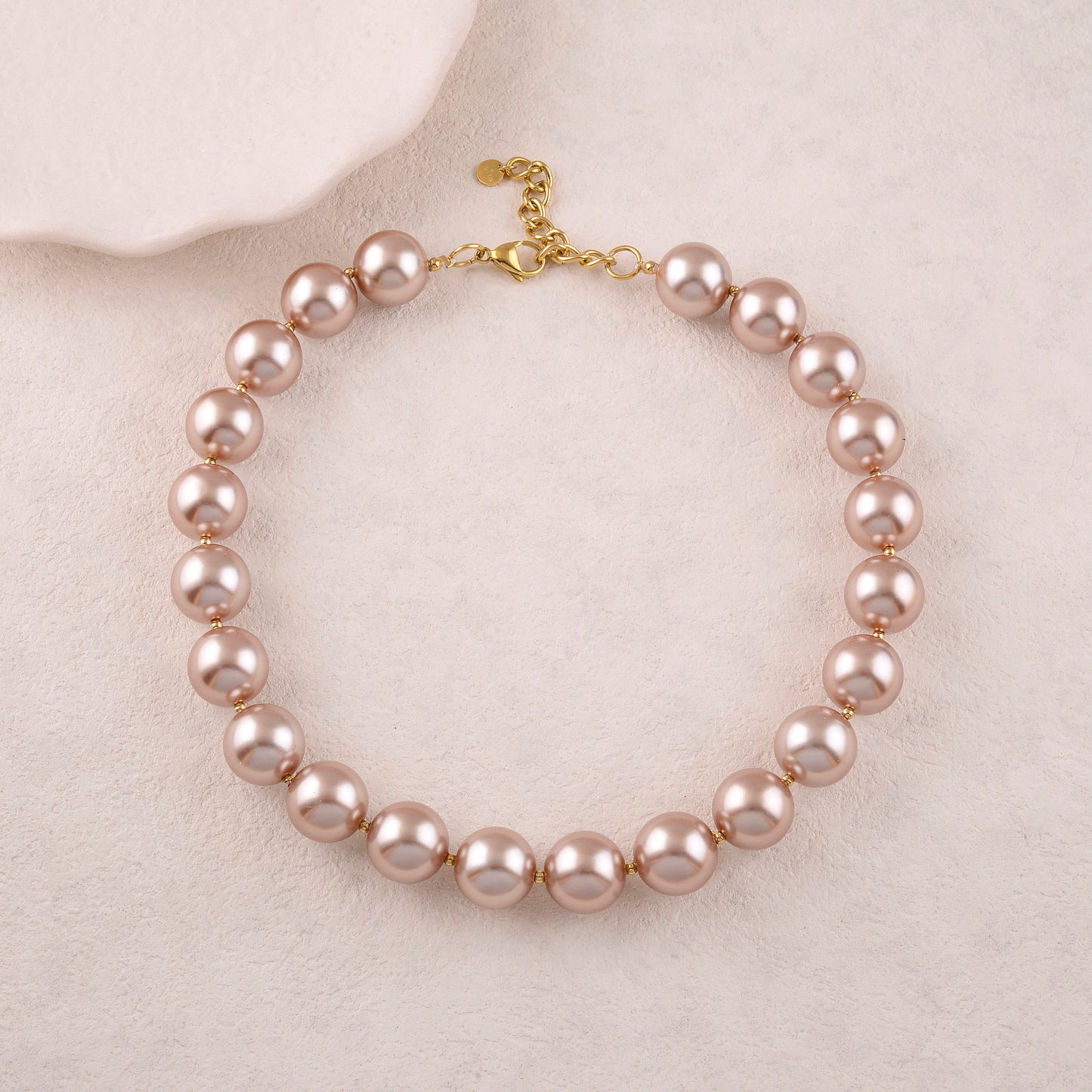Collier avec perles en résine effet nacré - Dimension perle : 1,6 cm