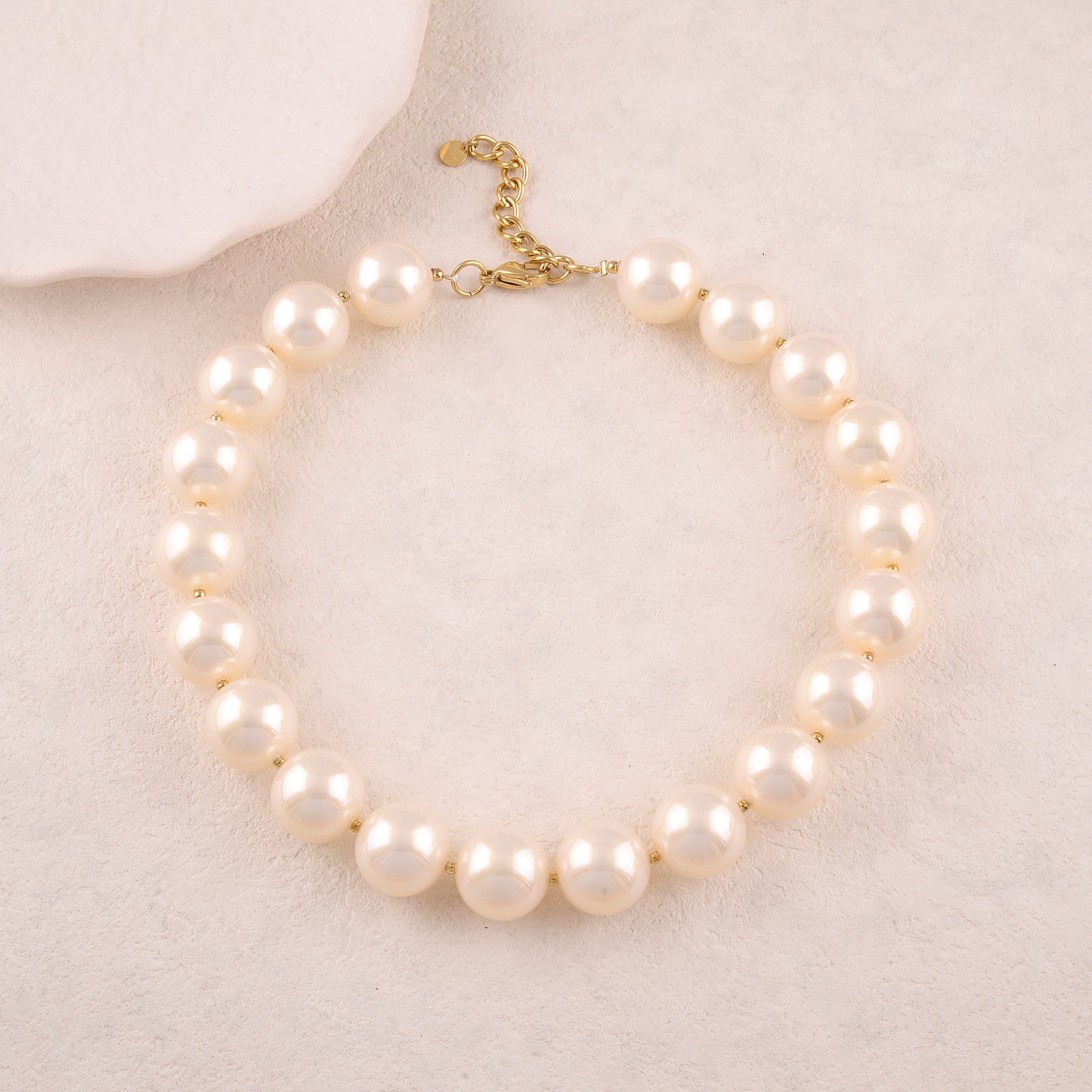 Collier avec perles en résine effet nacré - Diamètre perle : 1,8 cm (41+5CM)