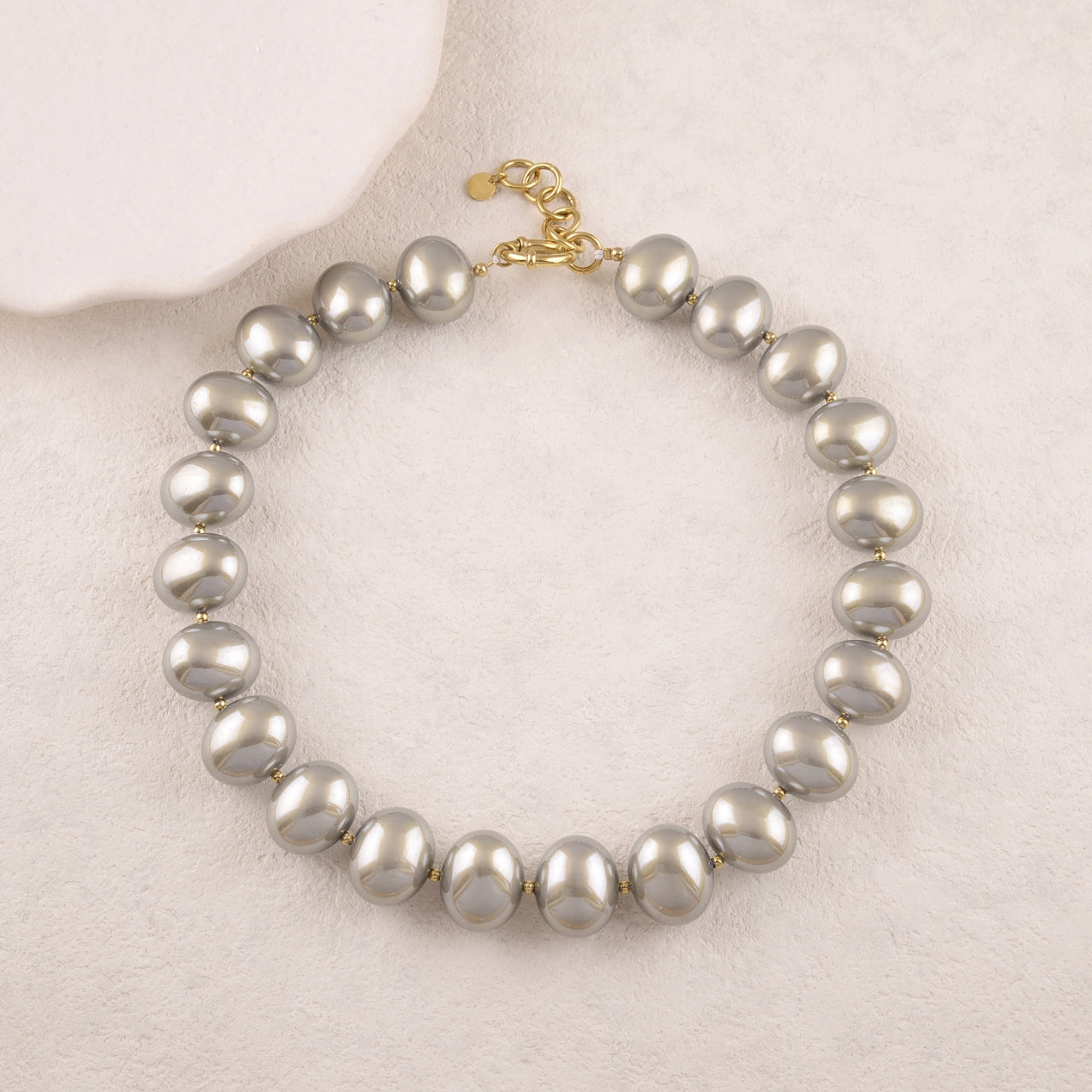 Collier avec perles en résine effet nacré (41+5CM)