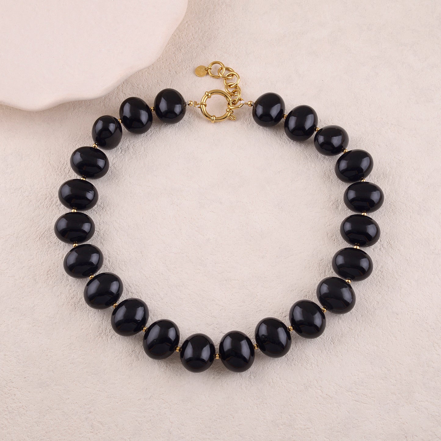 Collier avec perles en résine effet nacré (41+5CM)