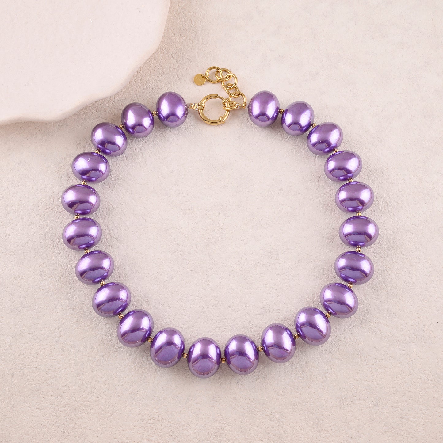 Collier avec perles en résine effet nacré (41+5CM)