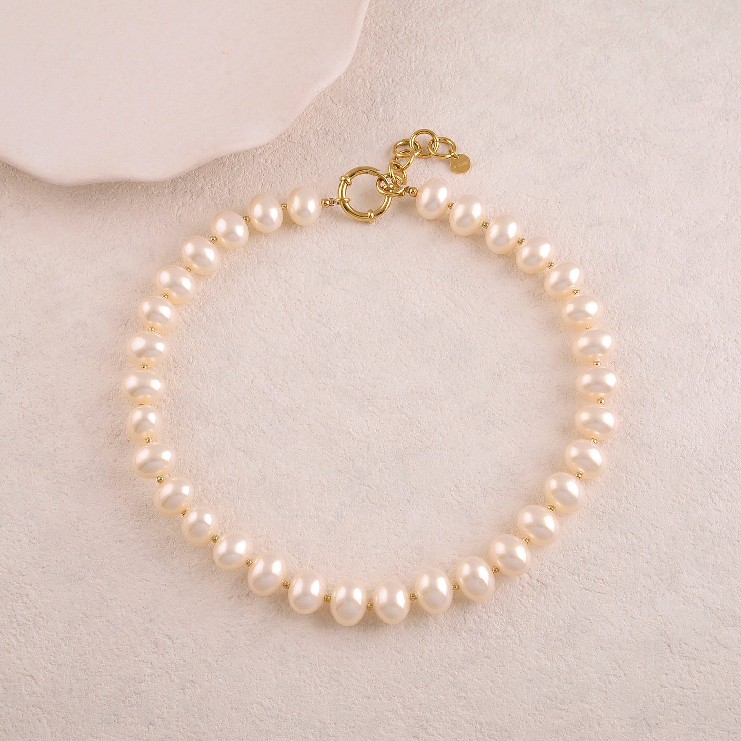 Collier avec perles en résine effet nacré 41+3 cm