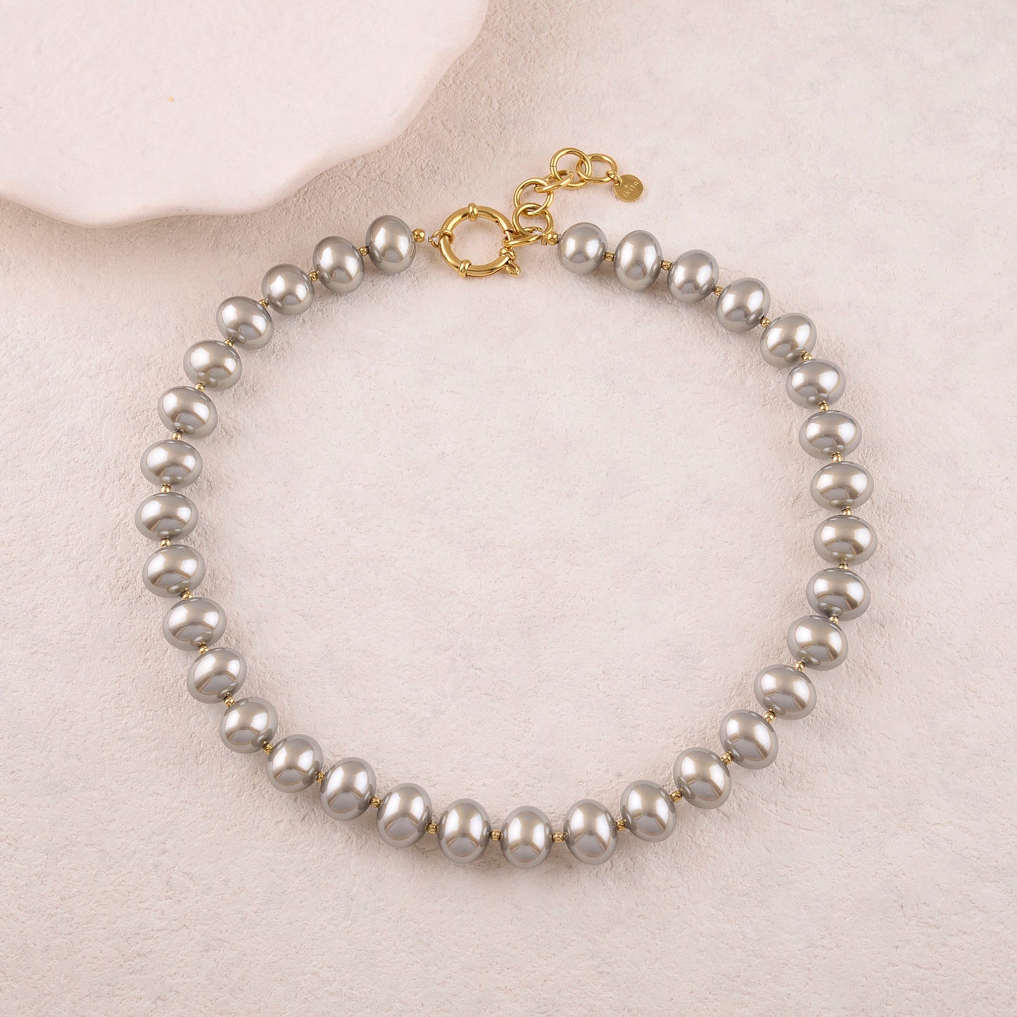 Collier avec perles en résine effet nacré 41+3 cm