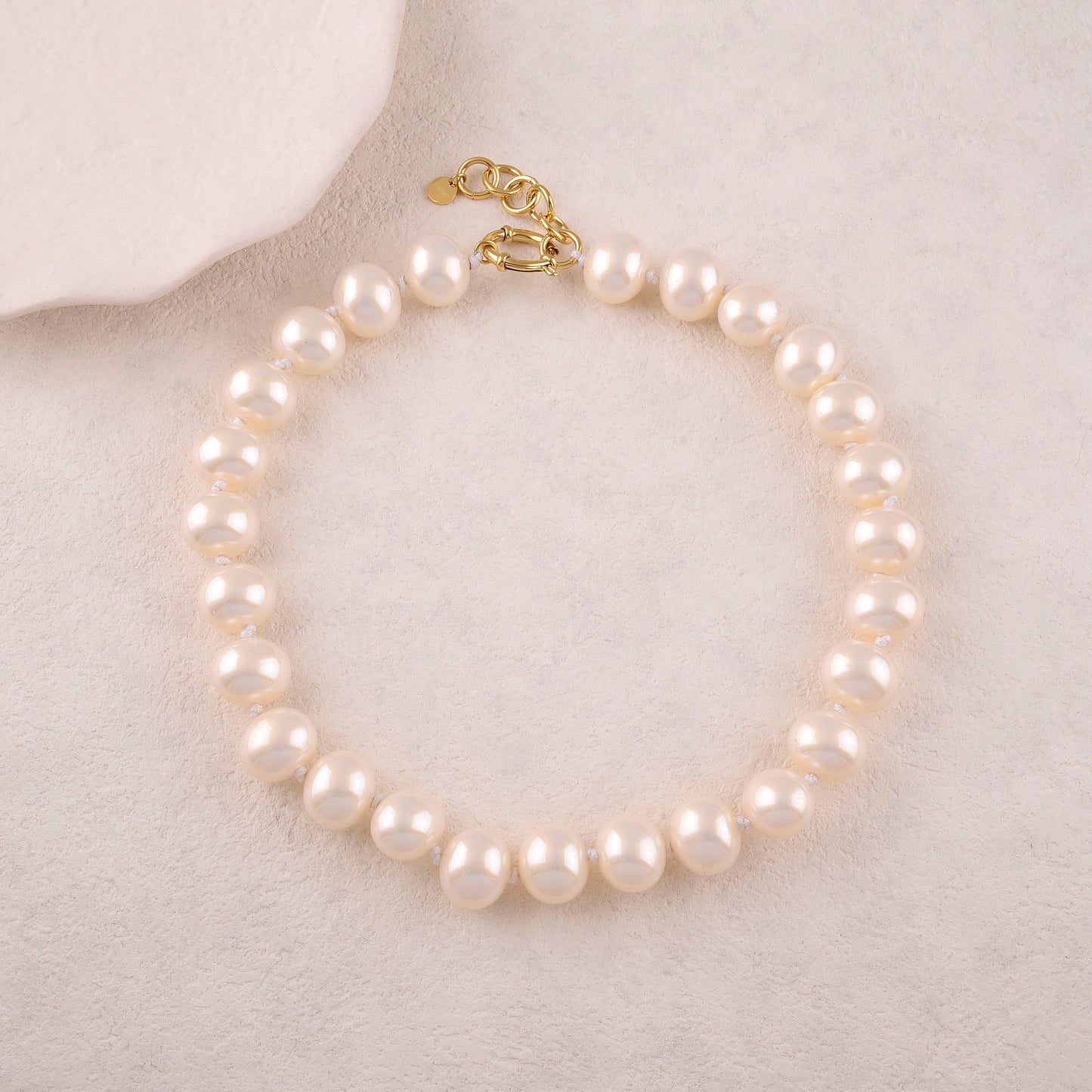 Collier avec perles en résine effet nacré 40+5 cm