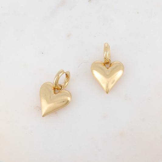 Créoles avec cœur effet brossé 2,7 x 4 cm.