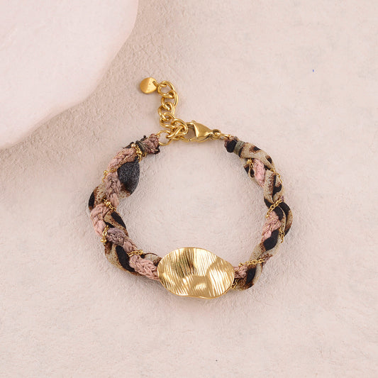 Bracelet en tissu avec chaîne et pièces ovale ondulée texturée
