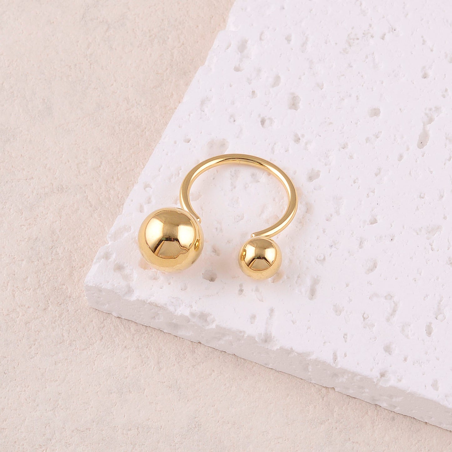 Bague avec deux boules lisses, effet miroir