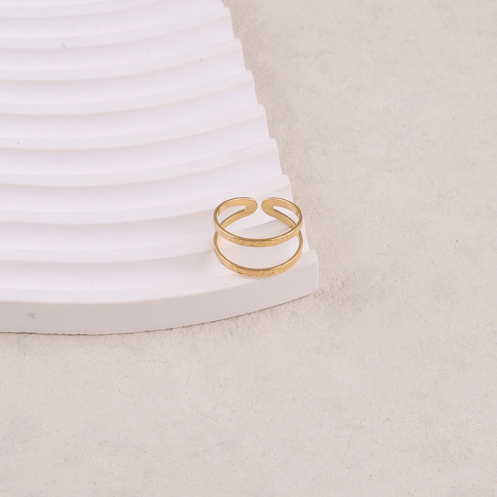 Bague double rangs avec effet martelé