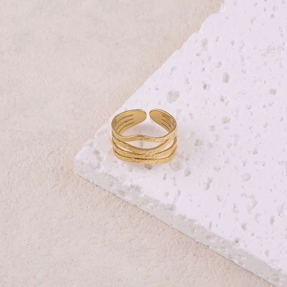 Bague multirangs avec effet martelé