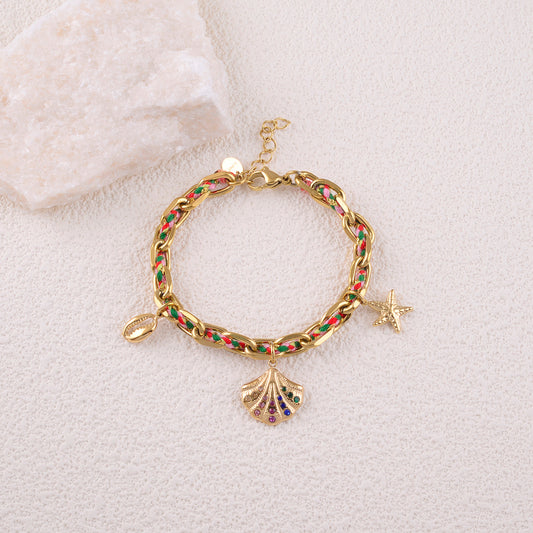 Bracelet - chaîne et cordon tressé, 3 pampilles (cauri, coquillage avec oxydes de zirconium et étoile de mer) 16,5+3 cm
