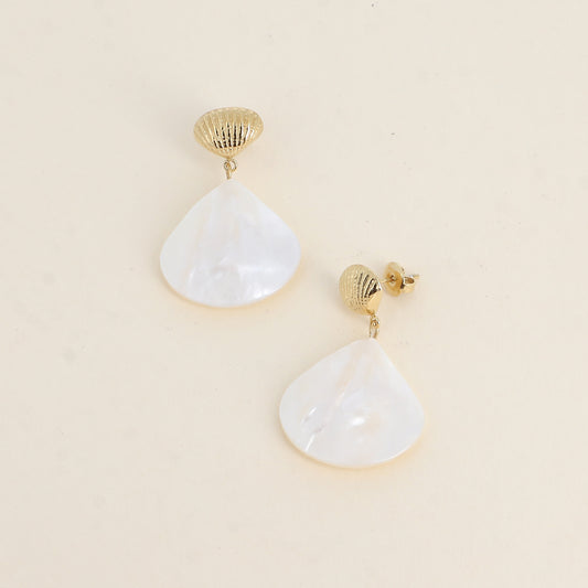 Boucles pendantes - coquillage texturé et pièce goutte nacrée 25x40 mm