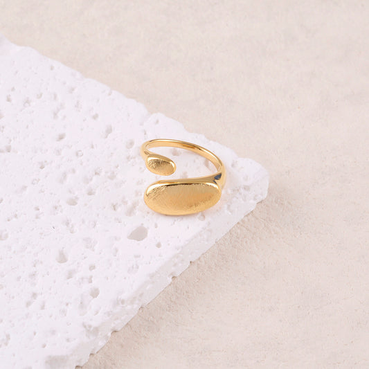 Bague fine avec 2 pièces ovales, effet brossé