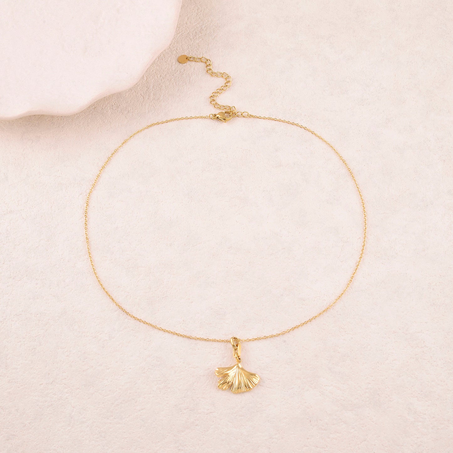 Collier avec feuille de ginkgo (39+5CM)