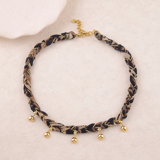 Collier en tissu avec pièces rondes