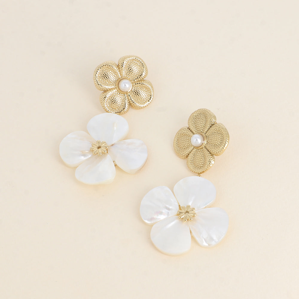Boucles pendantes - 2 fleurs, texturée et nacrée 34x60 mm