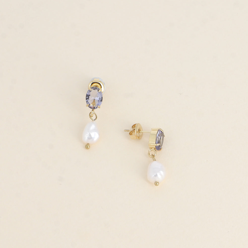 Boucles pendantes - cristal ovale violet et perles d'eau douce - Dimensions de la boucle : 7 x 19 mm - Dimensions des cristaux : 6 x 8 mm