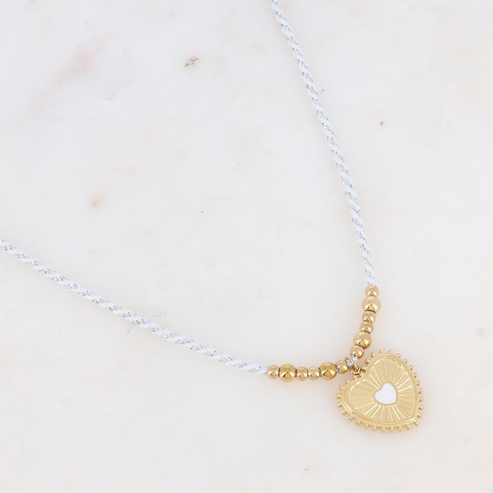 Collier sur cordon avec boules et pampille cœur émaillée
