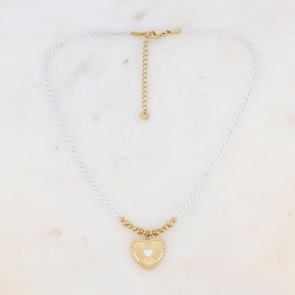 Collier sur cordon avec boules et pampille cœur émaillée