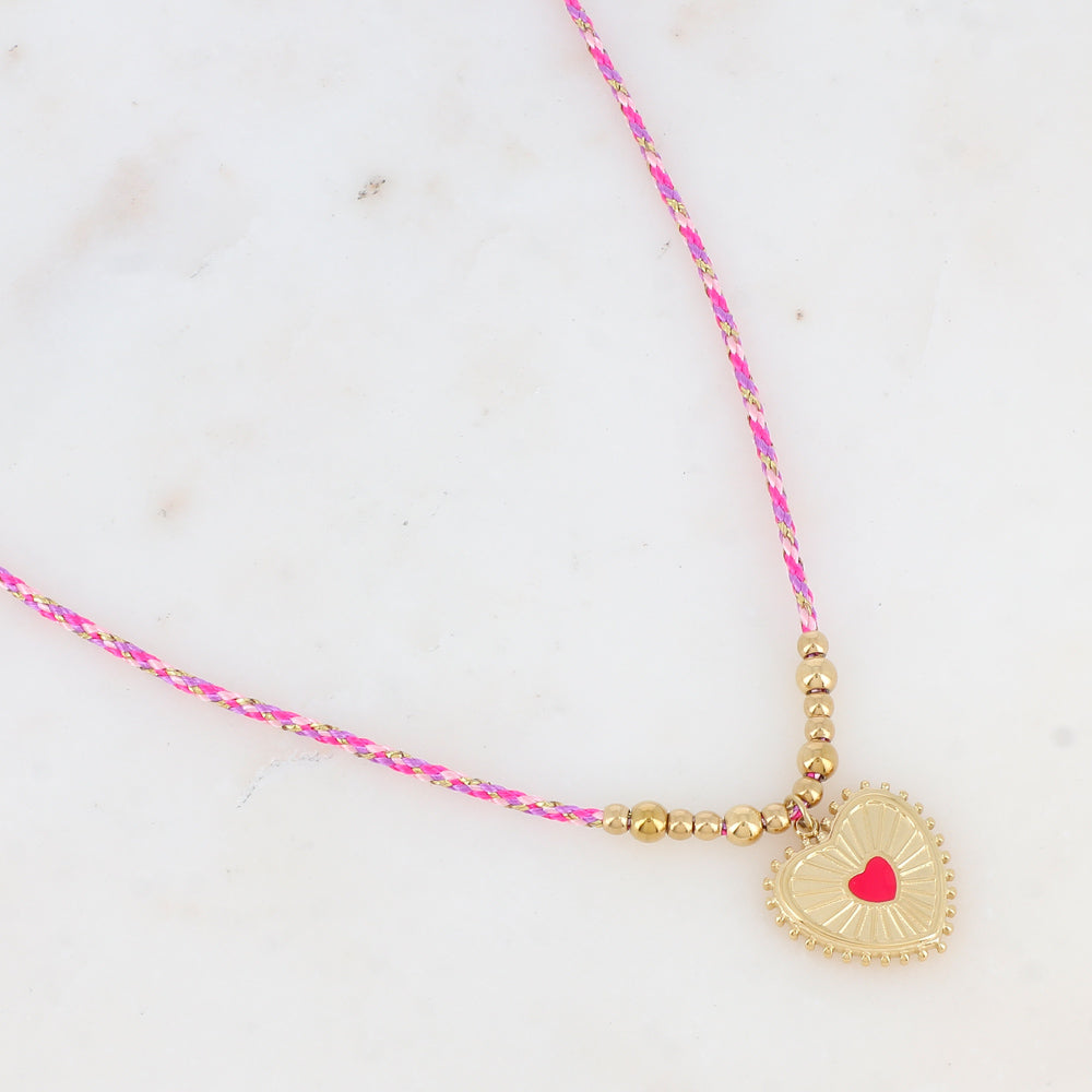 Collier sur cordon avec boules et pampille cœur émaillée
