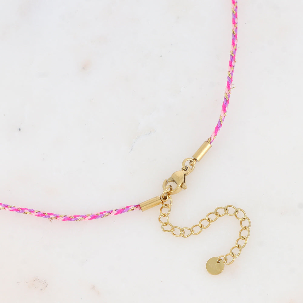 Collier sur cordon avec boules et pampille cœur émaillée