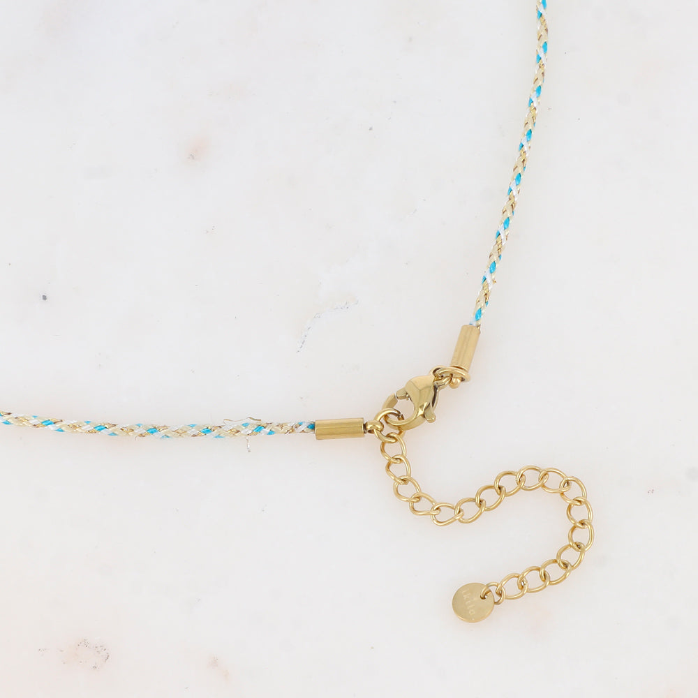 Collier sur cordon avec boules et pampille cœur émaillée