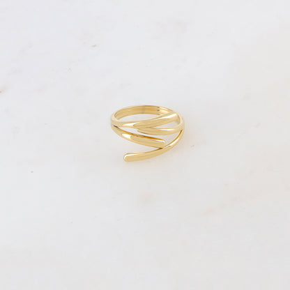 Bague avec des lignes graphiques
