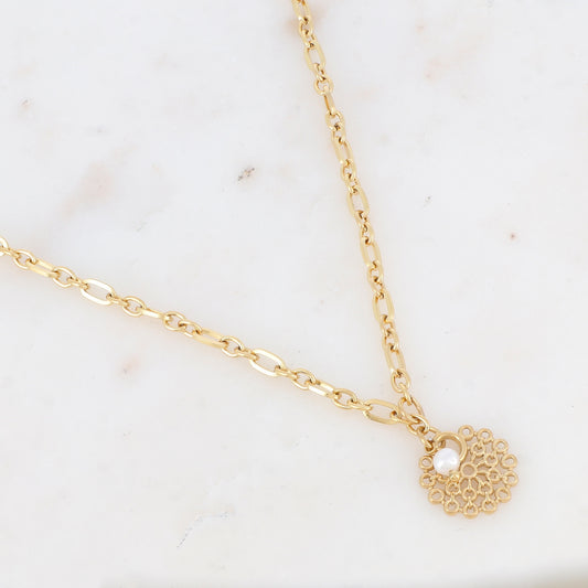 Collier en maille avec pampille ajourée et perle d'eau douce (40+5CM)