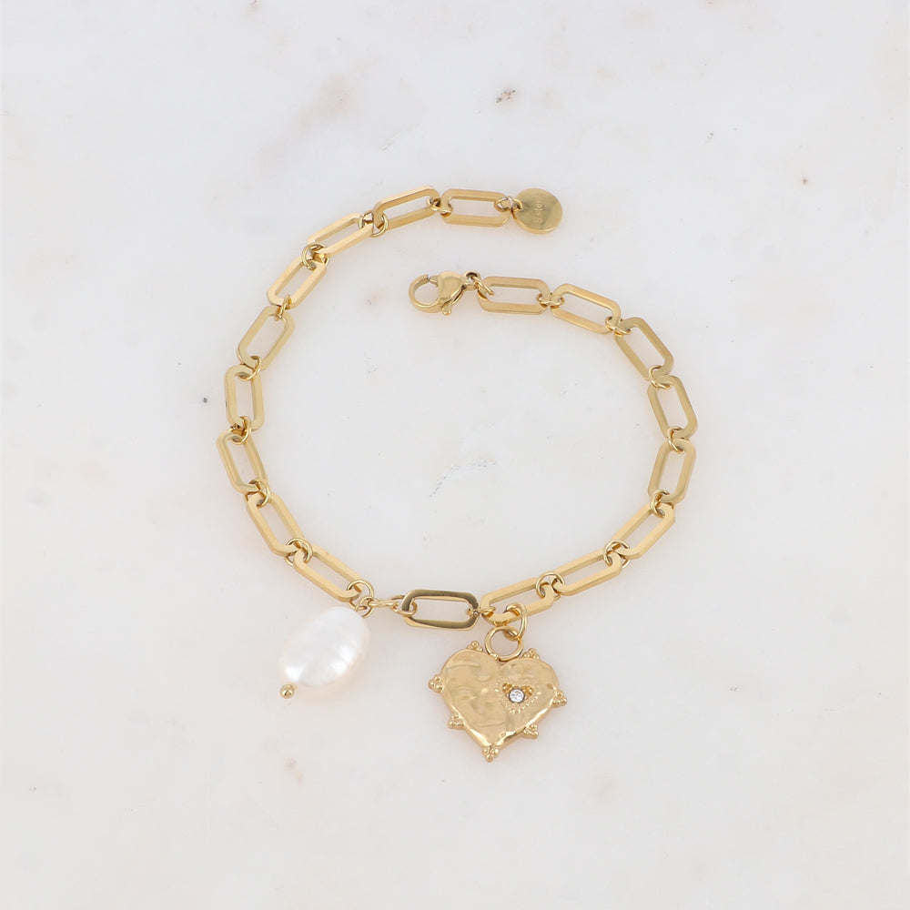 Bracelet en maille avec pampille forme cœur texturée et strassée et perle d'eau douce