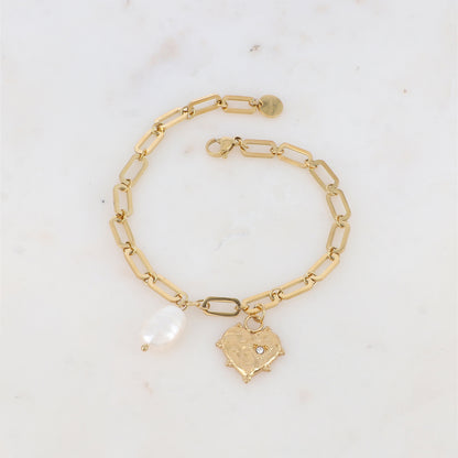 Bracelet en maille avec pampille forme cœur texturée et strassée et perle d'eau douce