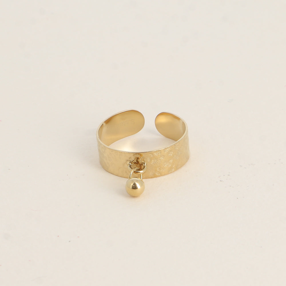 Bague - anneau martelé et pampille petite boule