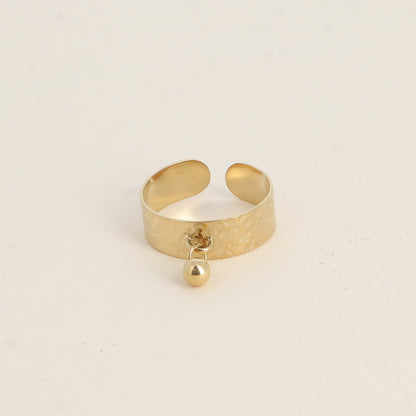 Bague - anneau martelé et pampille petite boule