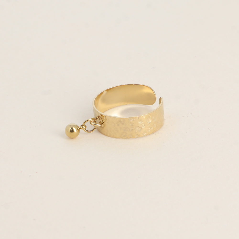 Bague - anneau martelé et pampille petite boule