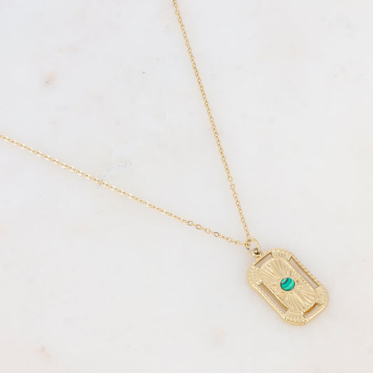 Collier avec pampille rectangulaire ajourée, étoile et pierre malachite