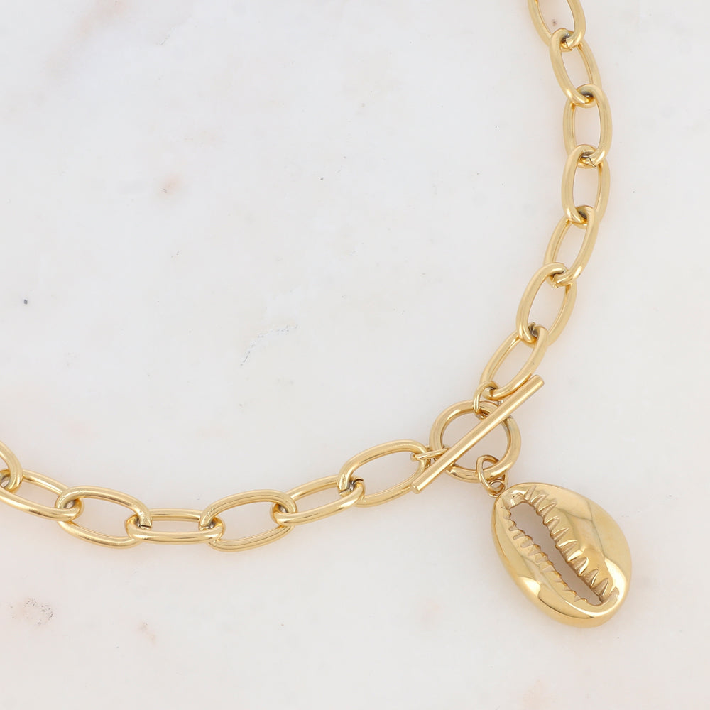 Collier en maille avec pendentif cauri (45+5CM)