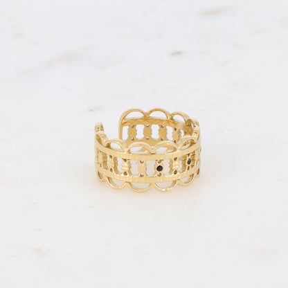Bague ajourée embellie de 3 strass