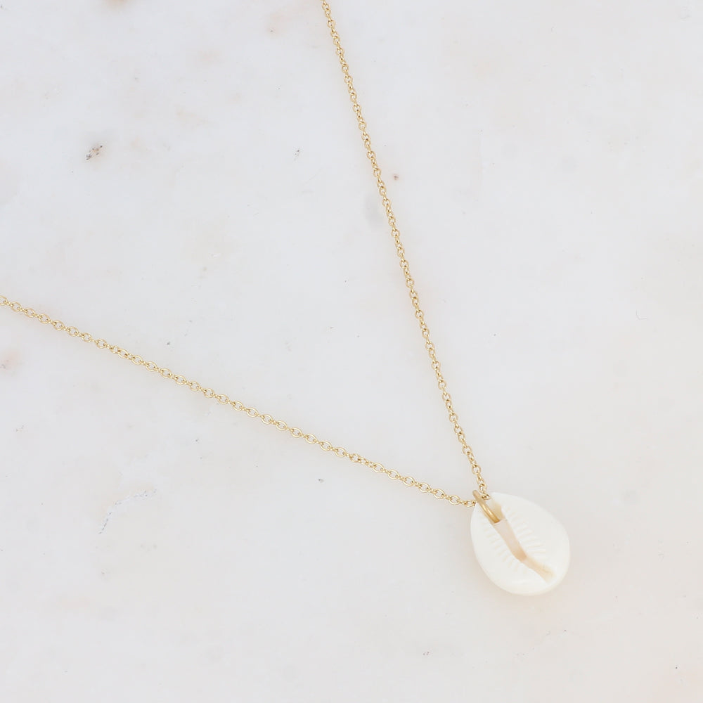 Collier avec pendentif en résine forme cauri (40+5CM)