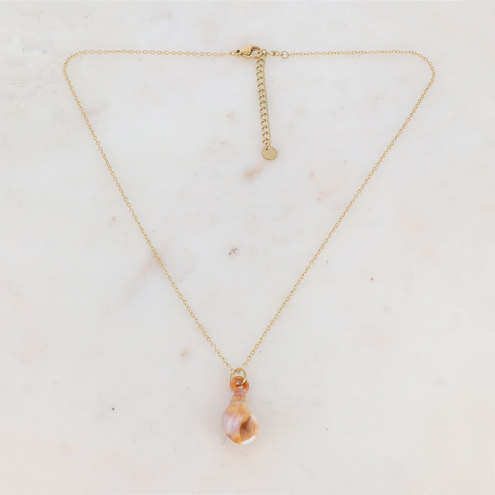 Collier avec pendentif en résine forme coquillage (40+5CM)