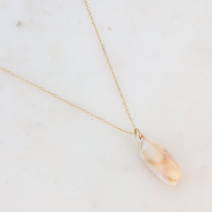 Collier avec pendentif en résine forme coquillage (40+5CM)