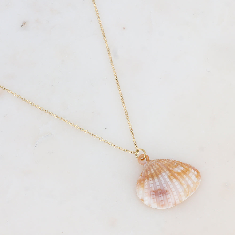 Collier avec pendentif en résine forme coquillage (40+5CM)