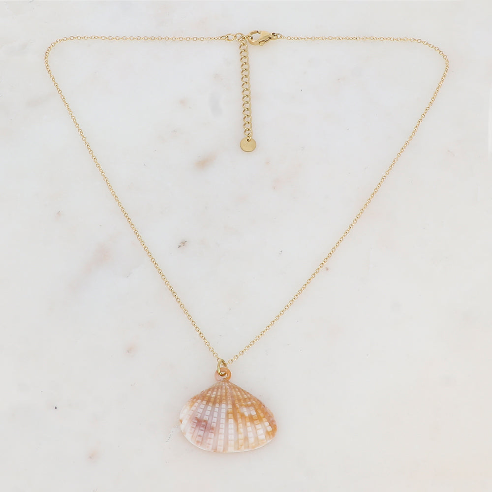 Collier avec pendentif en résine forme coquillage (40+5CM)