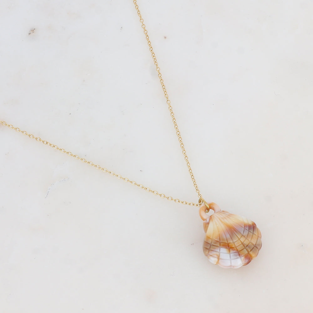 Collier avec pendentif en résine forme coquillage (40+5CM)