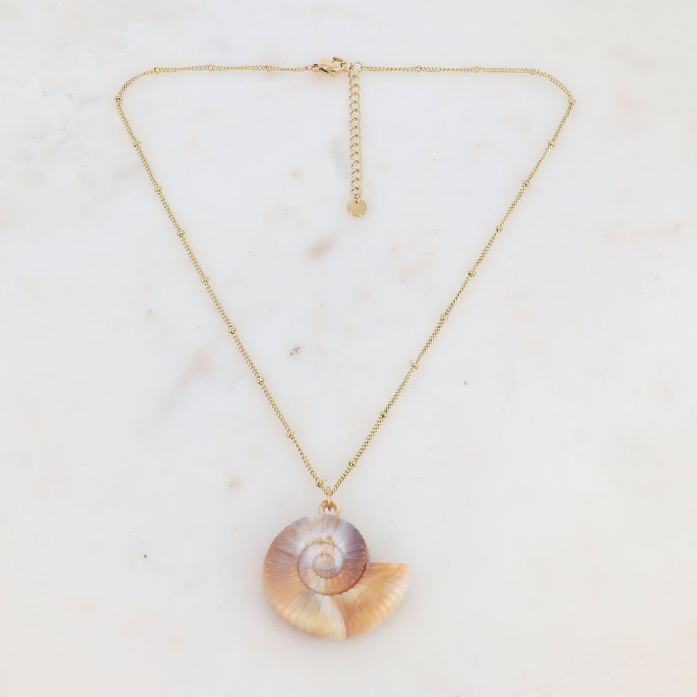 Collier avec pendentif en résine forme coquille d'escargot (40+5CM)