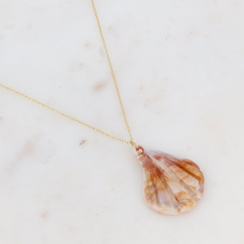 Collier avec pendentif en résine forme coquillage (40+5CM)